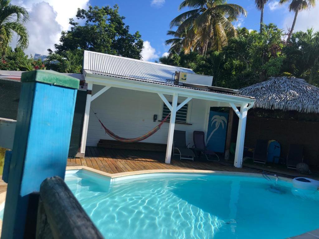 Lagon Sainte-Anne : Au Calme Et A 2 Pas Des Plages Luaran gambar